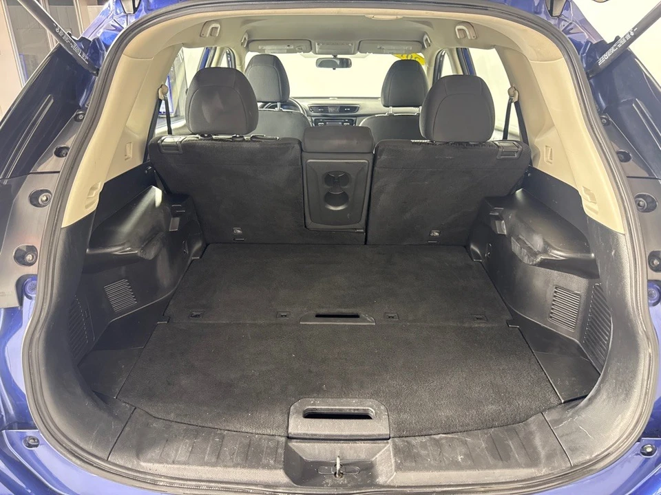 2017 Nissan Rogue - Image 18 of 21