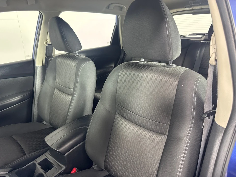 2017 Nissan Rogue - Image 11 of 12