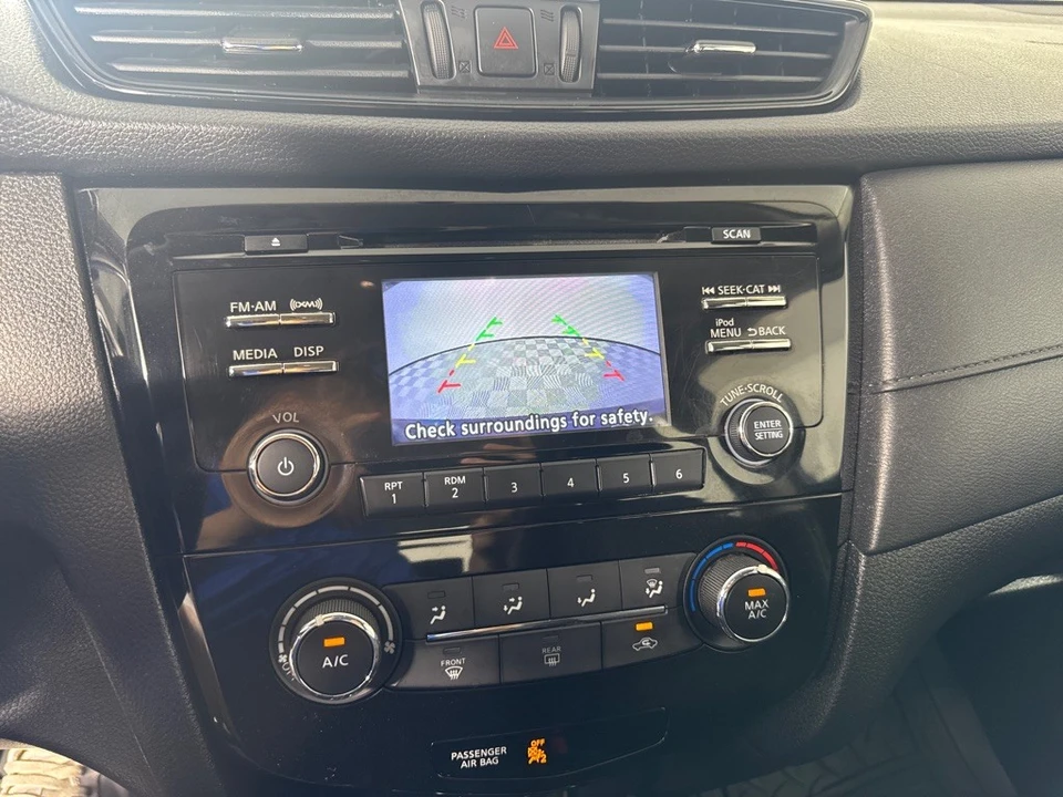 2017 Nissan Rogue - Image 14 of 21