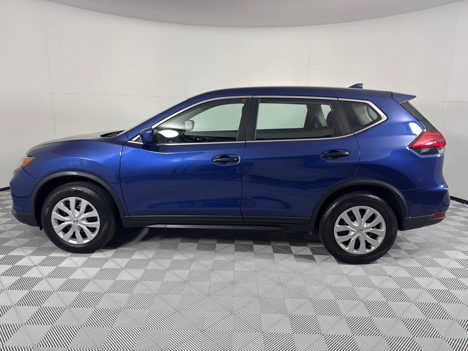 2017 Nissan Rogue - Image 8 of 12