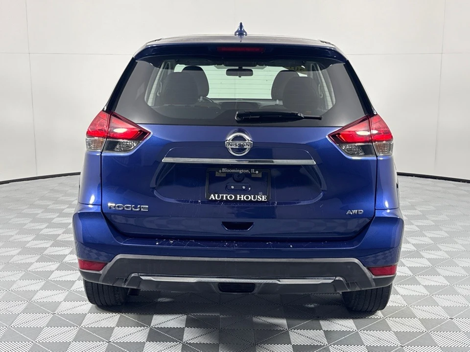 2017 Nissan Rogue - Image 6 of 12