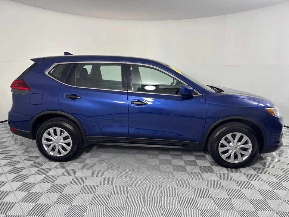 2017 Nissan Rogue - Image 4 of 12