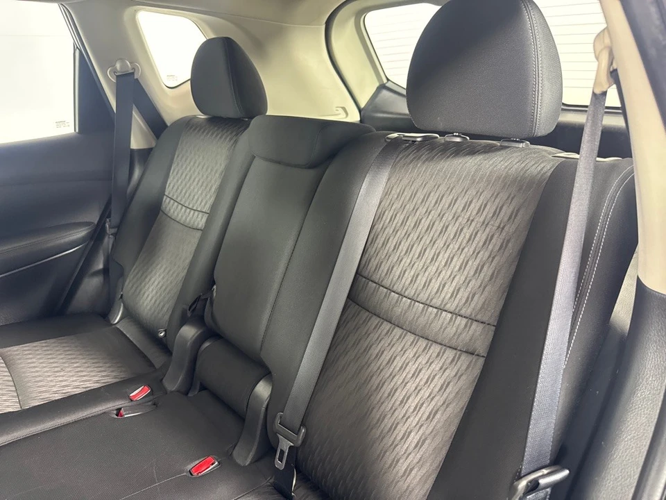 2017 Nissan Rogue - Image 17 of 21