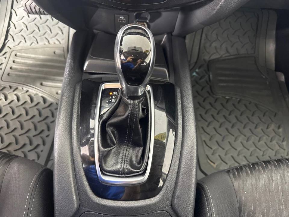 2017 Nissan Rogue - Image 15 of 21