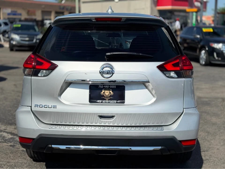 2017 Nissan Rogue - Image 5 of 15