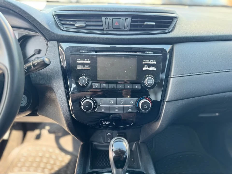 2017 Nissan Rogue - Image 13 of 15