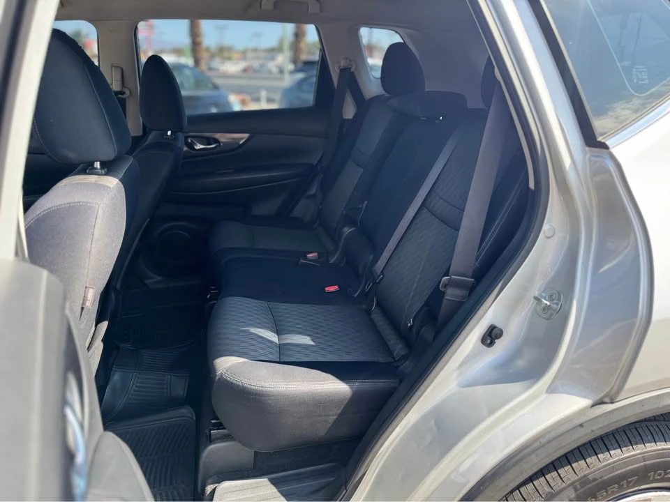 2017 Nissan Rogue - Image 9 of 15