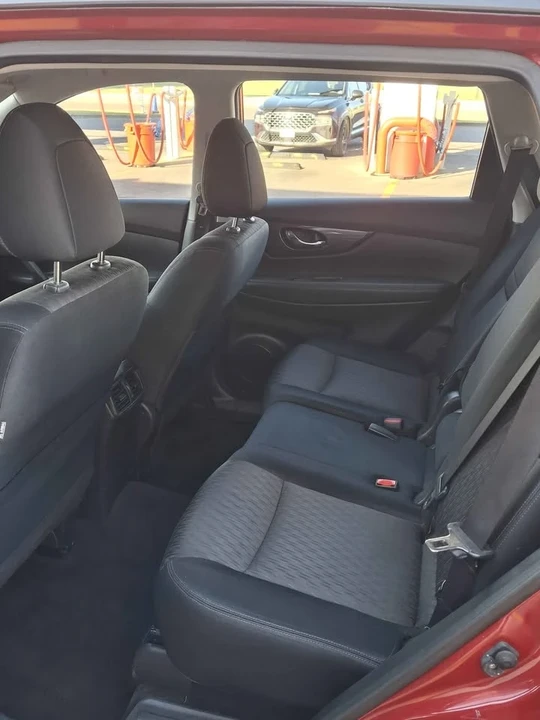 2017 Nissan Rogue - Image 11 of 13