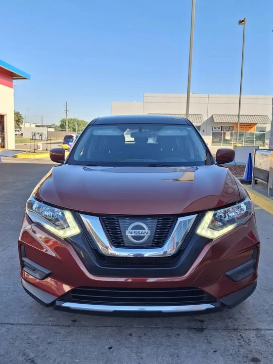 2017 Nissan Rogue - Image 8 of 13