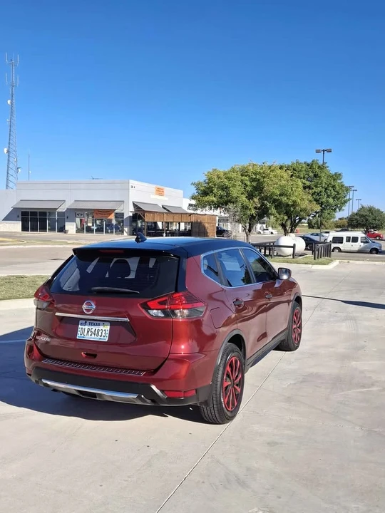 2017 Nissan Rogue - Image 5 of 13