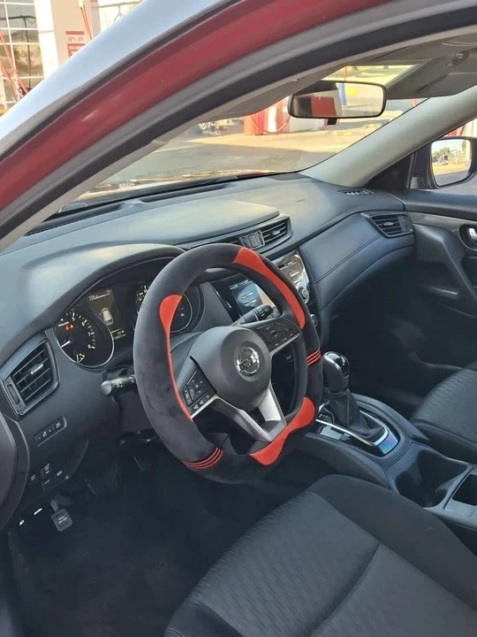 2017 Nissan Rogue - Image 10 of 13