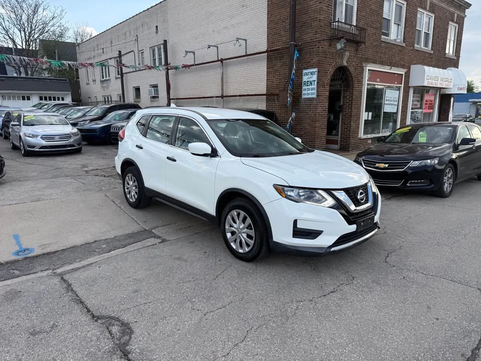 2017 Nissan Rogue - Image 2 of 20