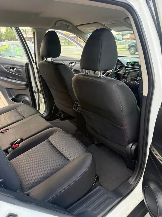 2017 Nissan Rogue - Image 12 of 20