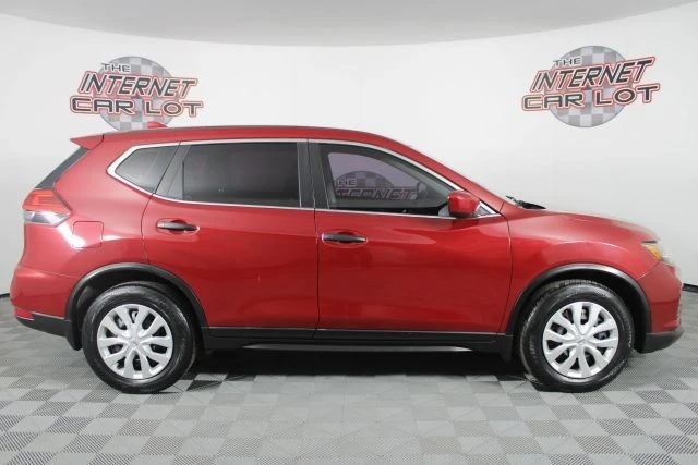 2017 Nissan Rogue - Image 8 of 12