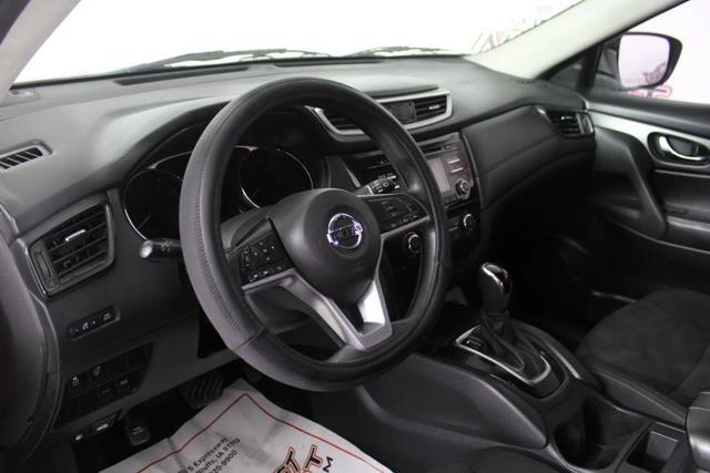 2017 Nissan Rogue - Image 10 of 12