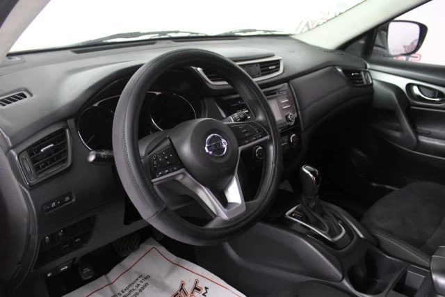 2017 Nissan Rogue - Image 10 of 12
