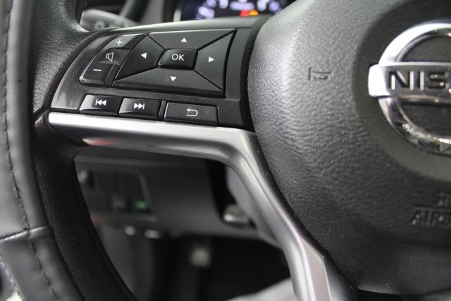 2017 Nissan Rogue - Image 16 of 21