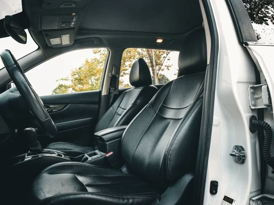2017 Nissan Rogue - Image 14 of 16