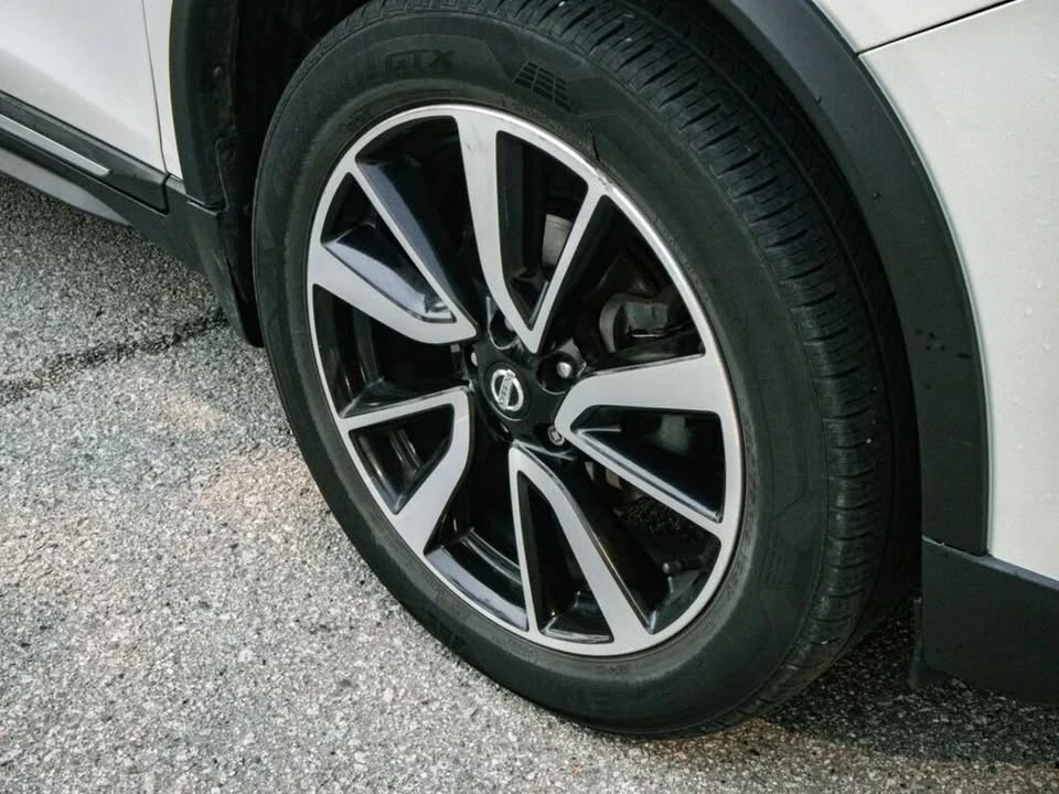 2017 Nissan Rogue - Image 13 of 16