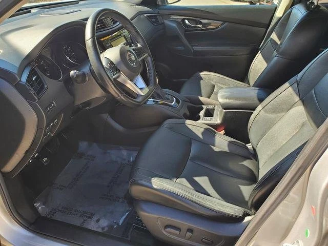 2017 Nissan Rogue - Image 13 of 20