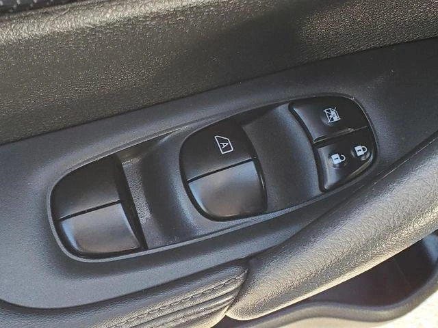 2017 Nissan Rogue - Image 15 of 20