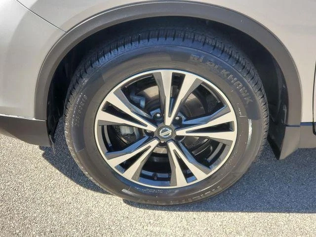2017 Nissan Rogue - Image 9 of 20