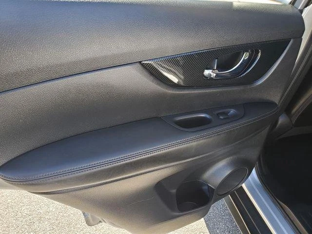2017 Nissan Rogue - Image 11 of 20