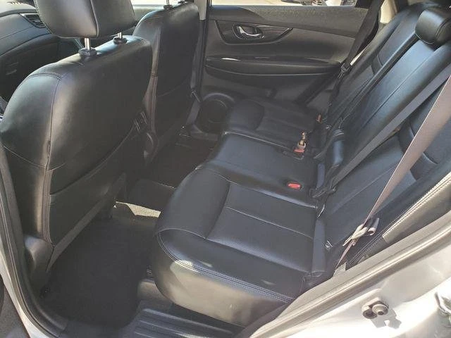 2017 Nissan Rogue - Image 10 of 20