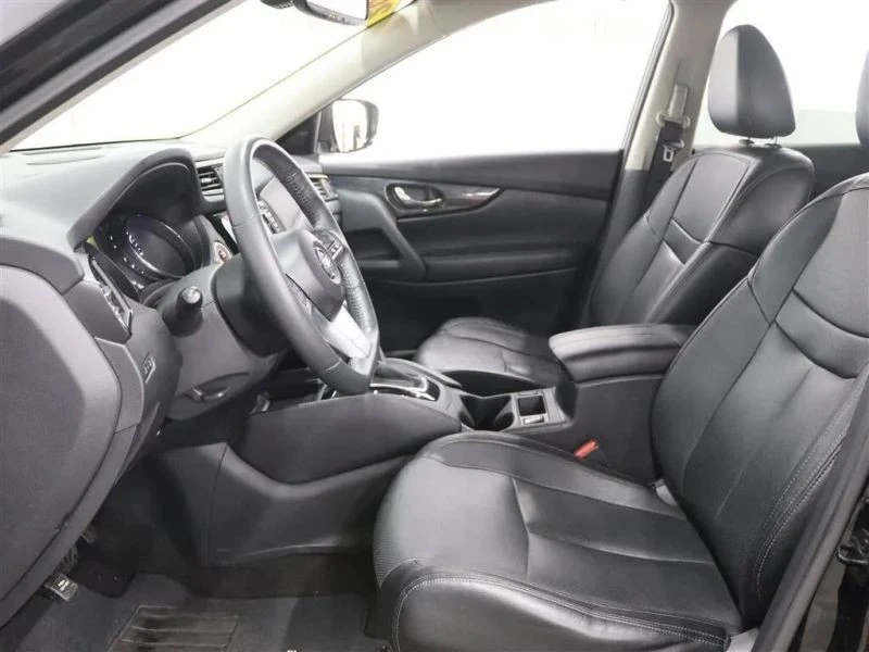 2017 Nissan Rogue - Image 10 of 12
