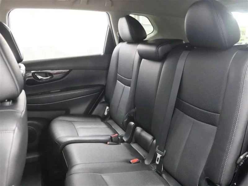 2017 Nissan Rogue - Image 11 of 12