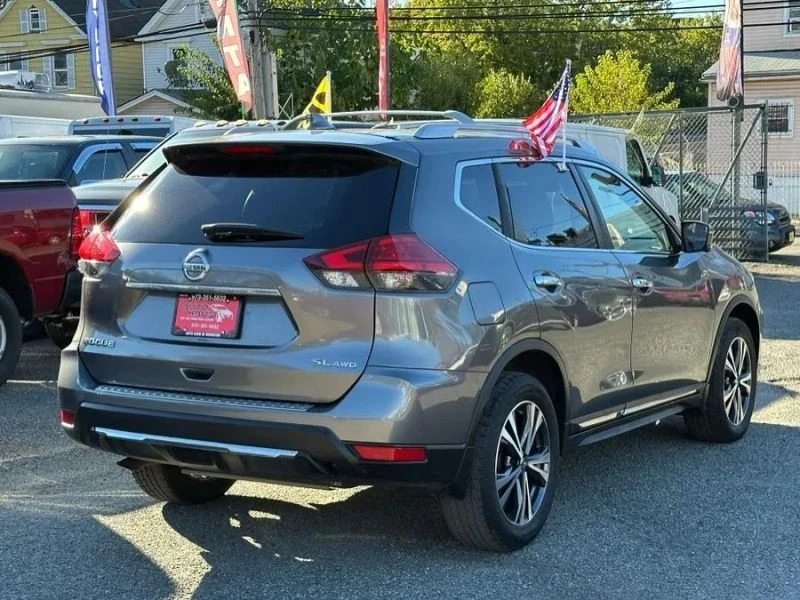 2017 Nissan Rogue - Image 4 of 12
