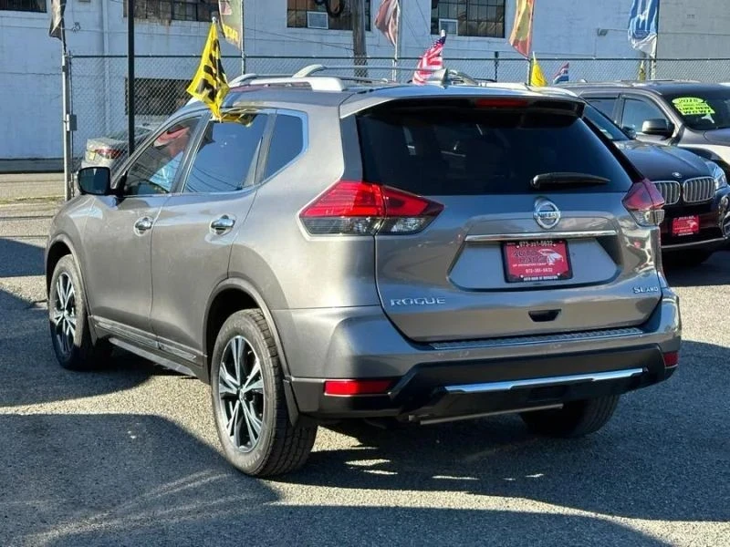 2017 Nissan Rogue - Image 6 of 12