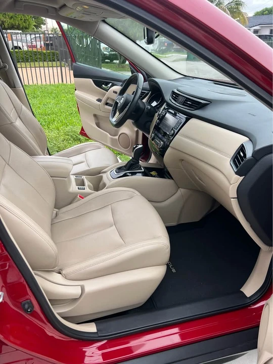 2017 Nissan Rogue - Image 15 of 20