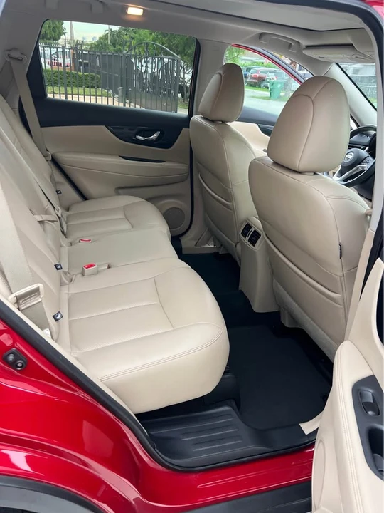 2017 Nissan Rogue - Image 13 of 20