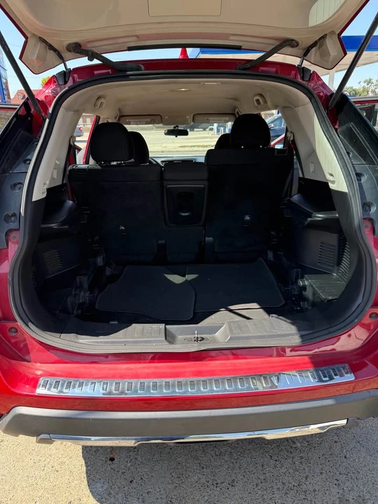 2017 Nissan Rogue - Image 10 of 14