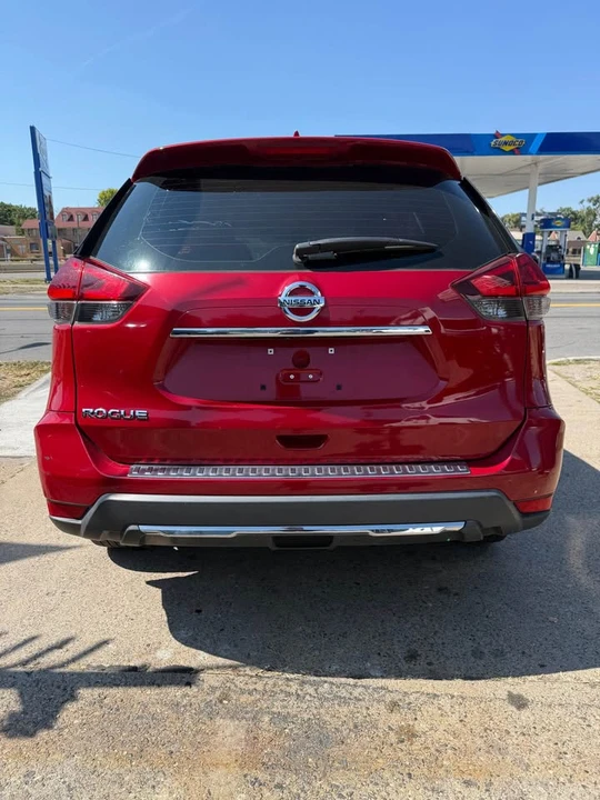 2017 Nissan Rogue - Image 6 of 14