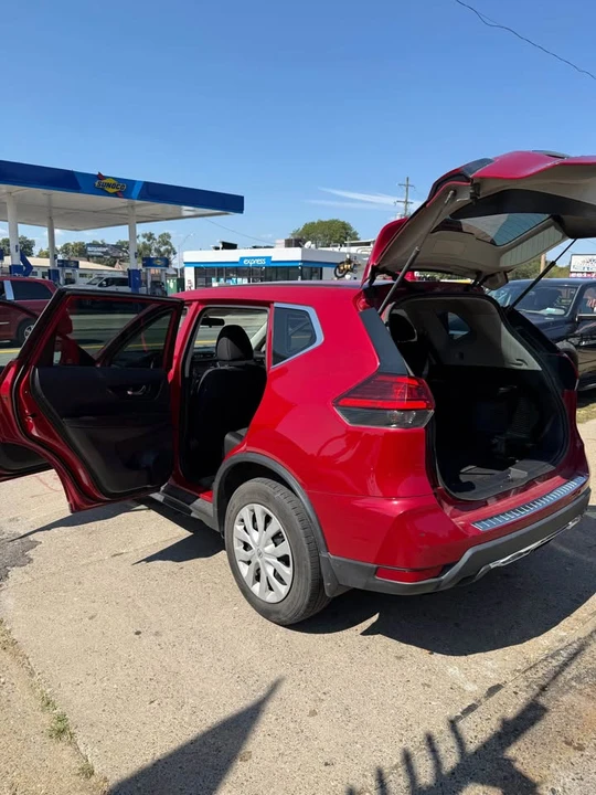 2017 Nissan Rogue - Image 13 of 14