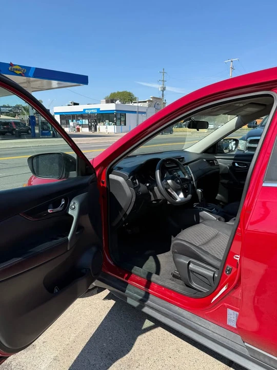 2017 Nissan Rogue - Image 9 of 14