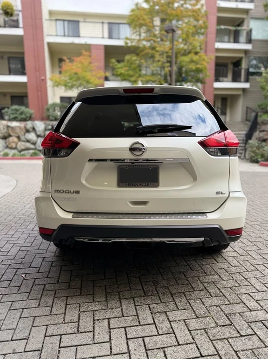 2017 Nissan Rogue - Image 4 of 14