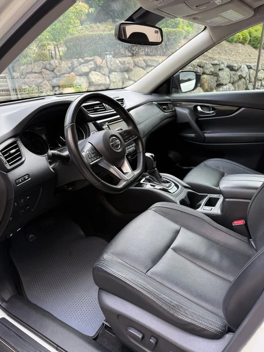 2017 Nissan Rogue - Image 12 of 14