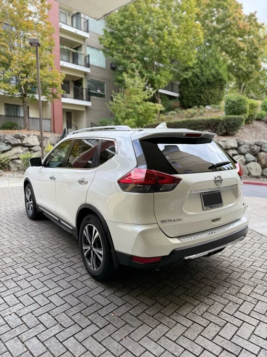 2017 Nissan Rogue - Image 5 of 14
