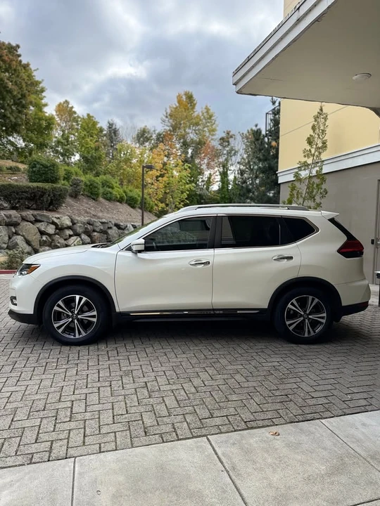2017 Nissan Rogue - Image 7 of 14