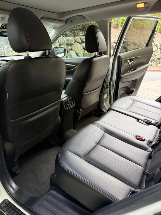 2017 Nissan Rogue - Image 13 of 14