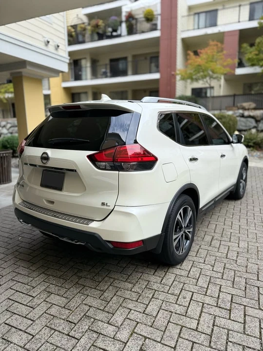 2017 Nissan Rogue - Image 3 of 14