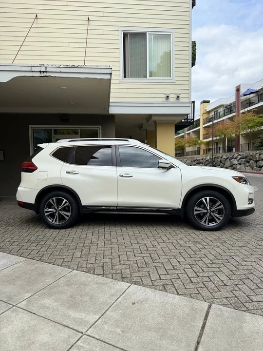 2017 Nissan Rogue - Image 6 of 14