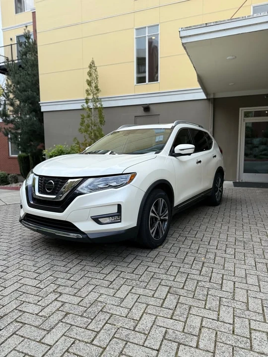2017 Nissan Rogue - Image 2 of 14