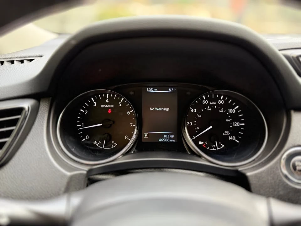 2017 Nissan Rogue - Image 11 of 14