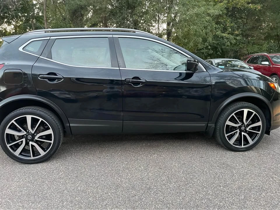 2017 Nissan Rogue - Image 10 of 19
