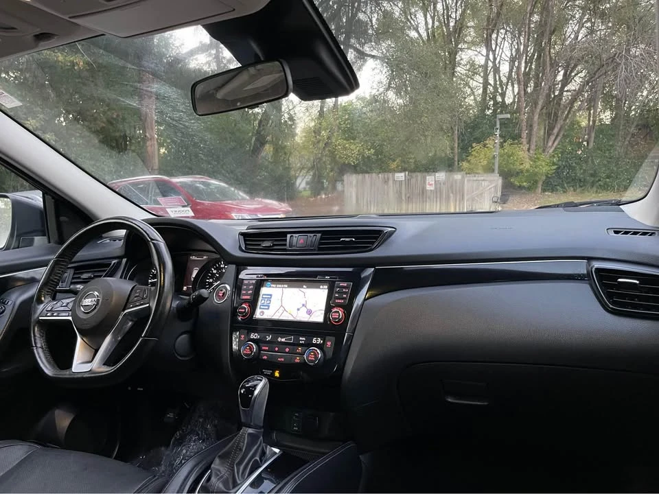 2017 Nissan Rogue - Image 7 of 19