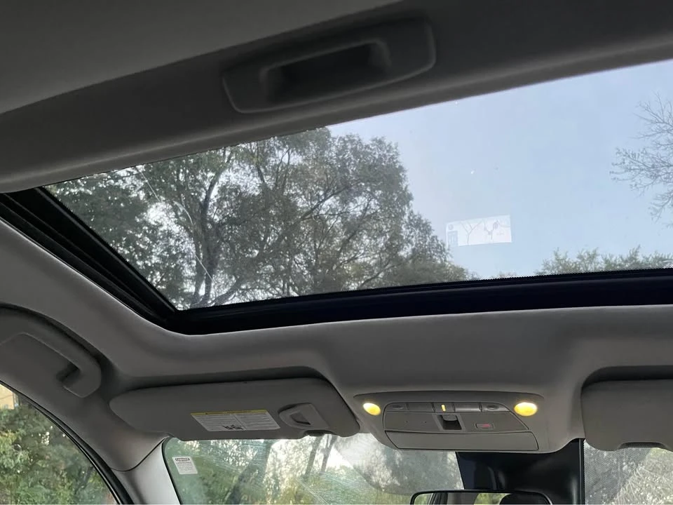 2017 Nissan Rogue - Image 5 of 19